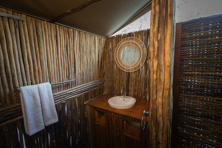 Bathroom 4, Boteti Tented Safari Lodge, Ngamiland East