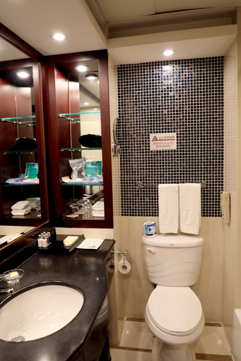 Bathroom 3, Qian Men Jian Guo Hotel, Beijing