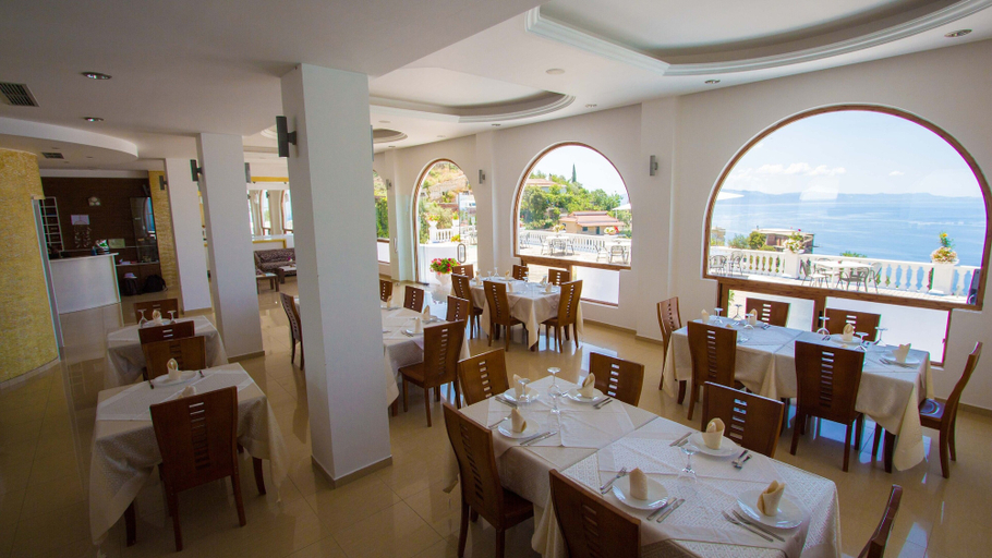 Food & Drinks 4, Paradise Lukova Hotel, Sarandës
