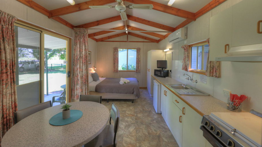 Bedroom 3, Colac Colac Caravan Park, Towong - Pt B