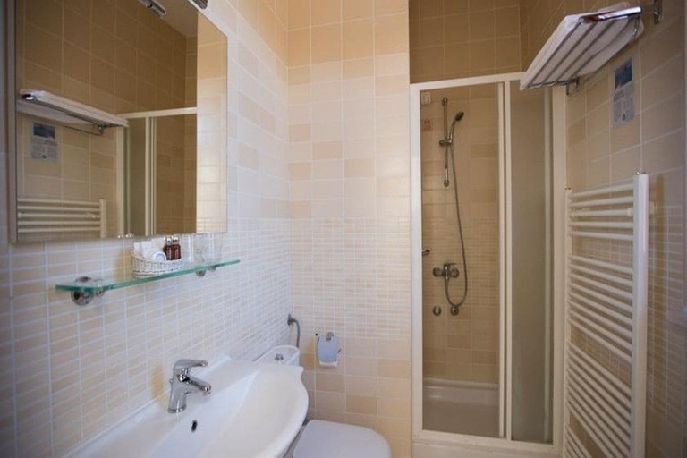 Bathroom 4, Hotel Zagreb, Dubrovnik