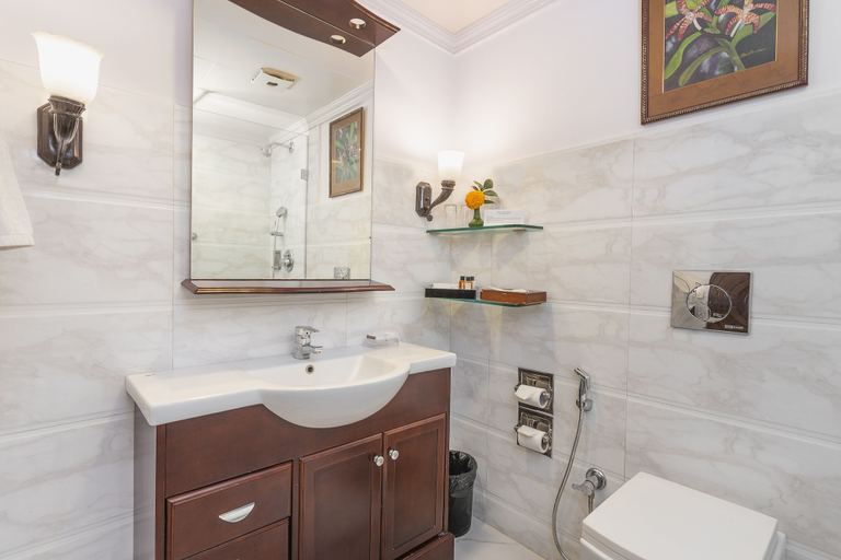 Bathroom, The Elgin Silver Oaks, Kalimpong, Darjiling