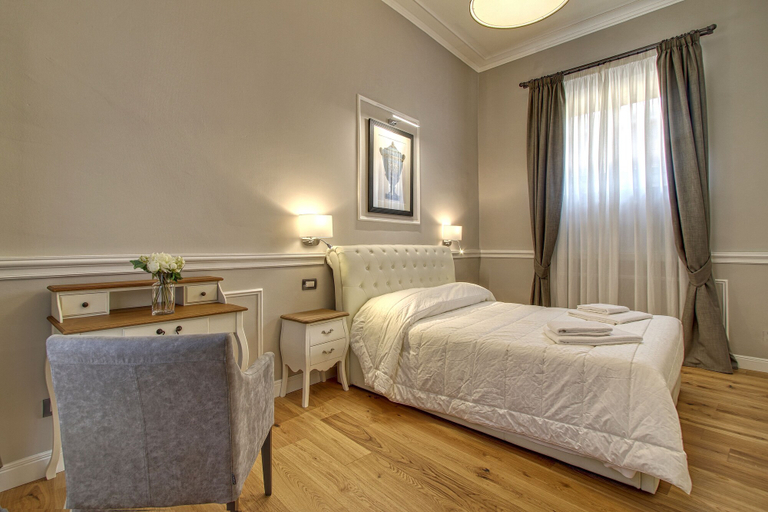 Room 4, Art Apartment Campidoglio, Florence