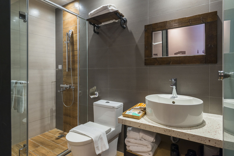 Bathroom 5, Sunrise Hotel, Chiayi City