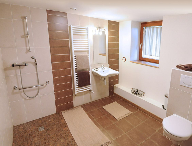 Bathroom 5, La Boutarie Chambre d'Hôtes, Loire