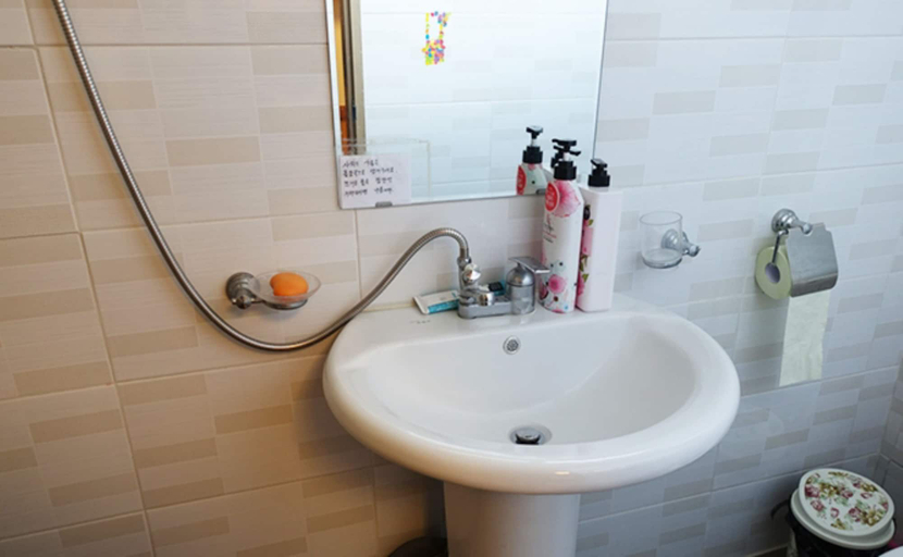 Bathroom 3, Pongdang Guesthouse, Jeonju