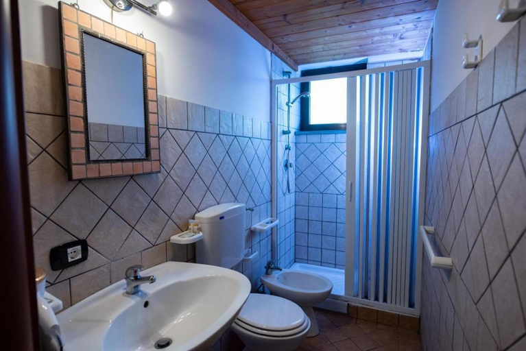 Bathroom 5, Agriturismo Il Borgo sul Lago, Vibo Valentia