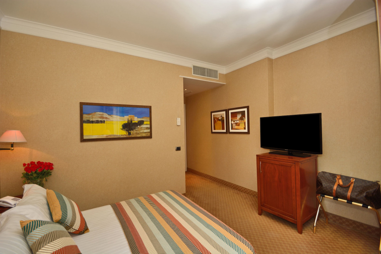 Bedroom 3, LH Hotel Lloyd Rome, Rome