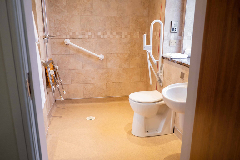Bathroom 5, The Mount Country Manor Hotel & Golf, Wolverhampton