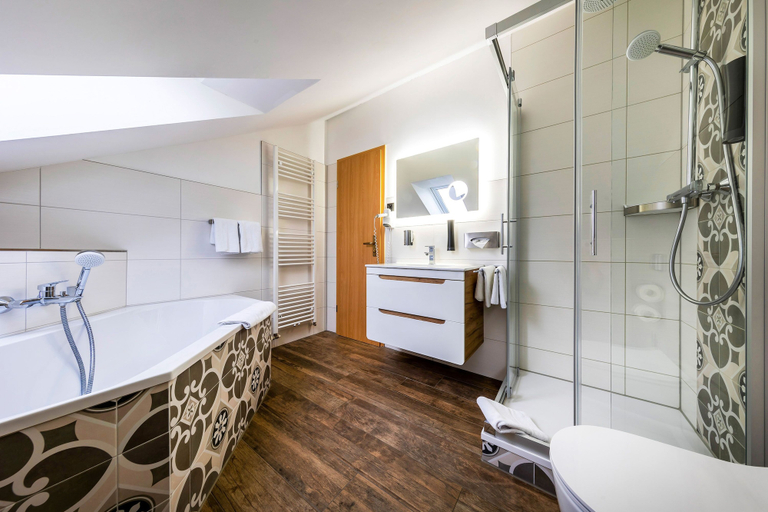 Bathroom 5, Land-gut-Hotel Hermann, Rostock