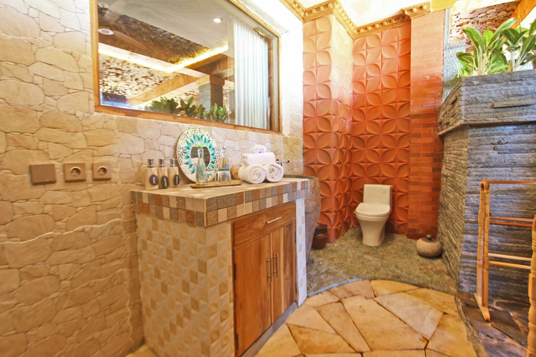 Bathroom, Udara Bali, Badung