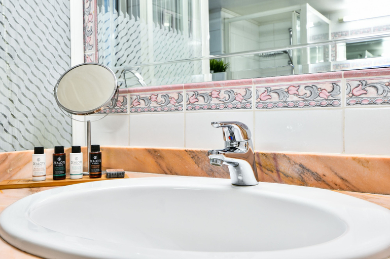 Bathroom 3, Groovy Apartment by the Sea with Garden, Attica