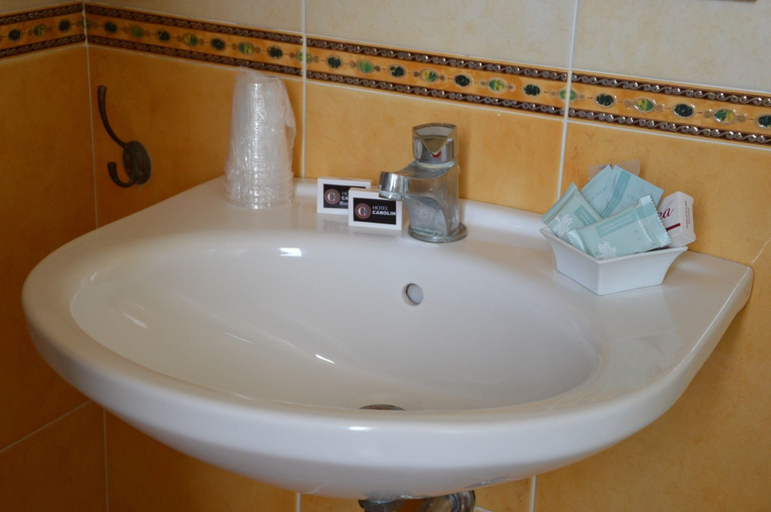 Bathroom 4, Hotel Carolin, Rimini