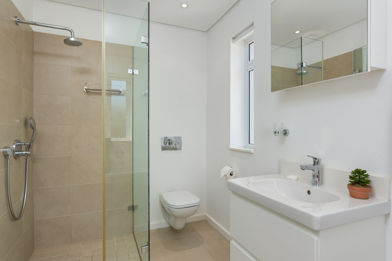Bathroom 3, Queens Road 11B, City of Cape Town