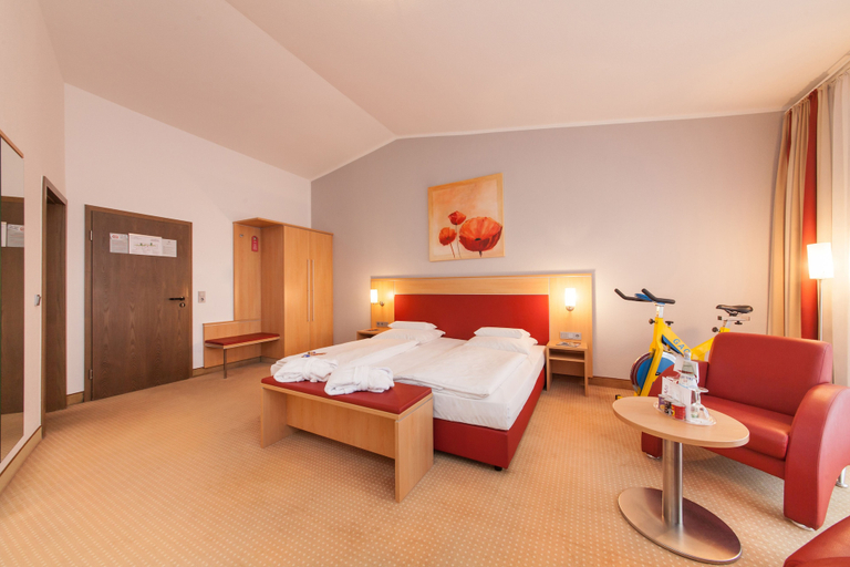 Bedroom 2, Hotel Offenbacher Hof, Offenbach am Main