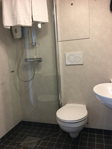Bathroom 4, Skaslien Gjestgiveri, Grue