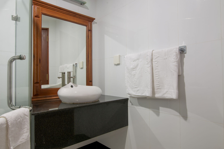 Bathroom 4, KT Apartment, Siem Reap