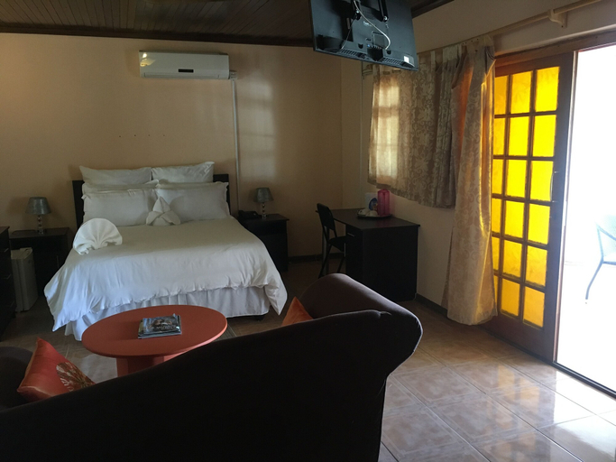 Bedroom 2, Tashatha Hotel, Tutume