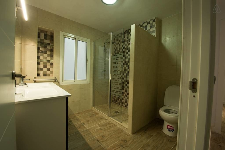 Bathroom 3, Avenida entre Estadio y Victoria, Cádiz