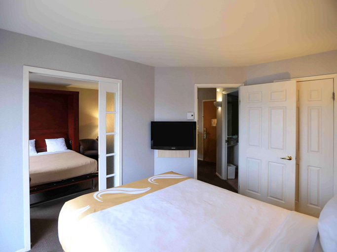 Bedroom 3, Quality Suites, La Côte-de-Beaupré
