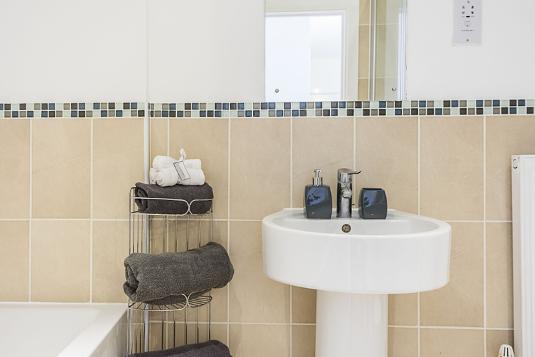 Bathroom 3, Merrick House Apartments, Wokingham