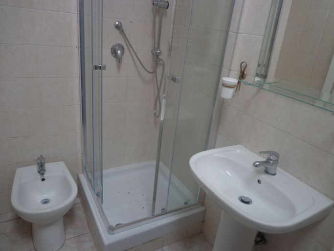Bathroom 5, Ostello Le Tre Corone, Piacenza