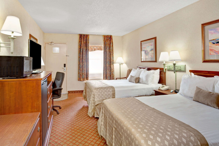 Bedroom 3, Ramada by Wyndham West Memphis, Crittenden
