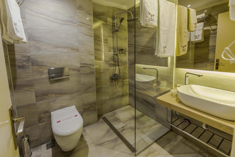 Bathroom 5, The Constantine Hotel, Fatih