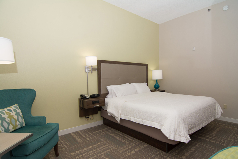 Bedroom 3, Hampton Inn Jacksonville I-10 West, Duval