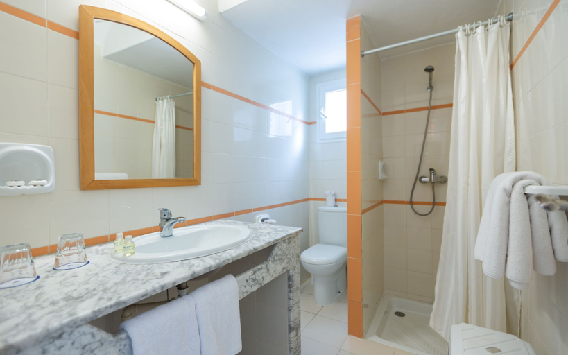 Bathroom 4, Hotel Samira Club - Caters to Couples, Hammamet