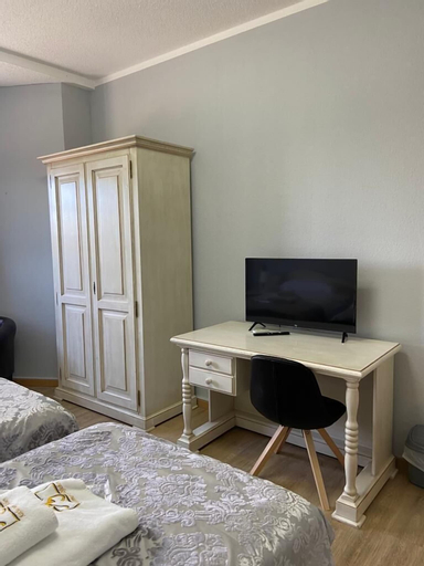 Bedroom 9