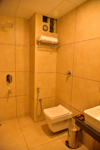 Bathroom 5, Le Oak Inn, Mysore