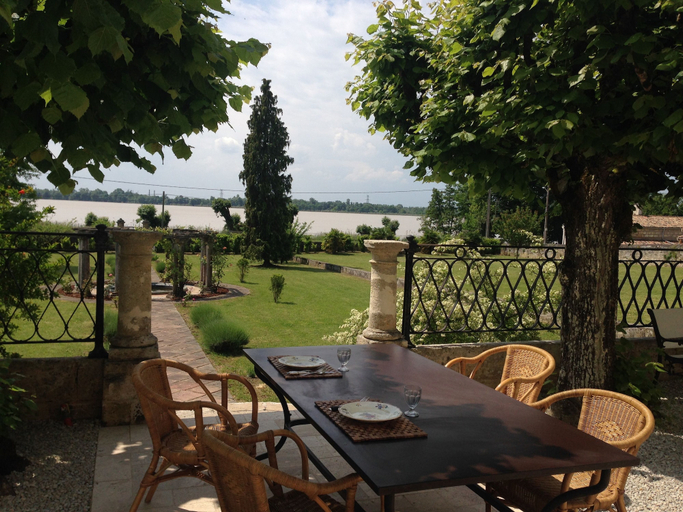 Others 5, Villa Bacchus, Gironde