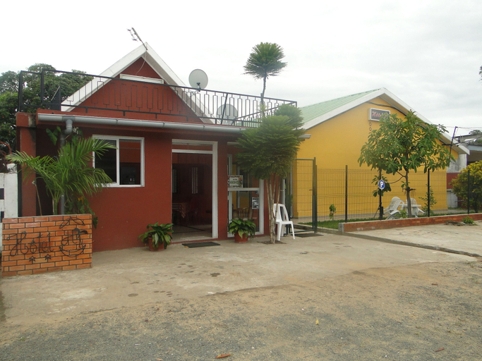 Exterior & Views