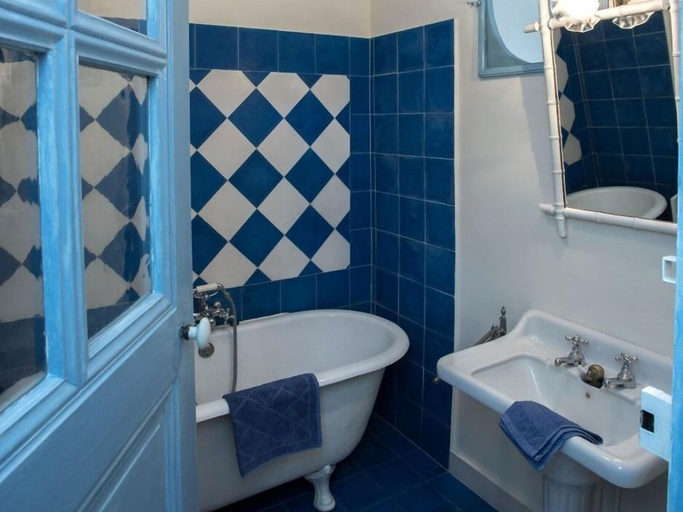 Bathroom 5, Château de la Rue, Loir-et-Cher