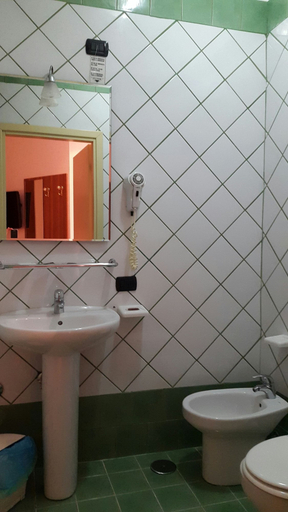 Bathroom 4, Hotel Mediterraneo, Napoli