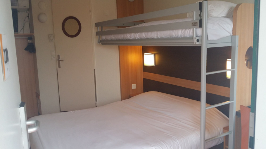 Bedroom 2, Premiere Classe Troyes Sud - Bucheres, Aube