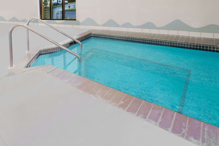 Sport & Beauty 5, Days Inn by Wyndham Madison NE/Windsor, Dane