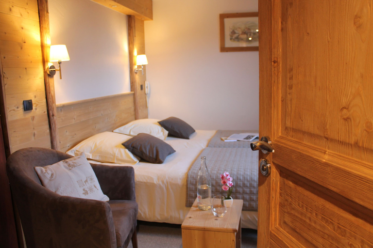 Bedroom 5, Hôtel du Crêt Rond - Logis, Savoie