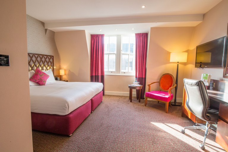 Bedroom 2, Doubletree by Hilton London Marble Arch, London