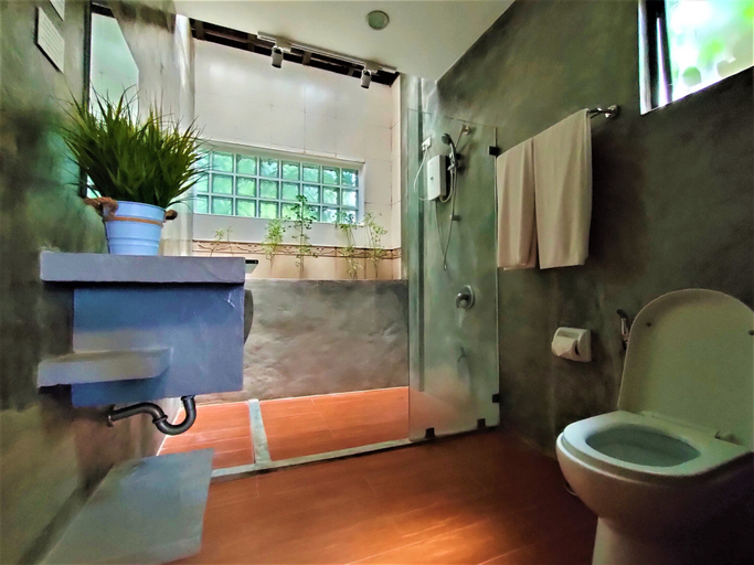 Bathroom 4, Villas by Eco Hotels, Mataas Na Kahoy