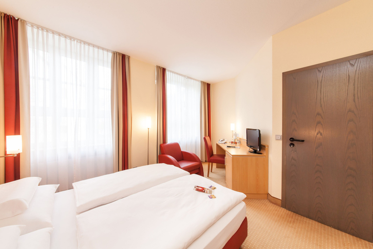 Bedroom 2, Hotel Offenbacher Hof, Offenbach am Main