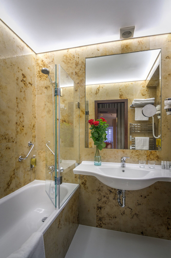 Bathroom 4, Clementin, Praha 1