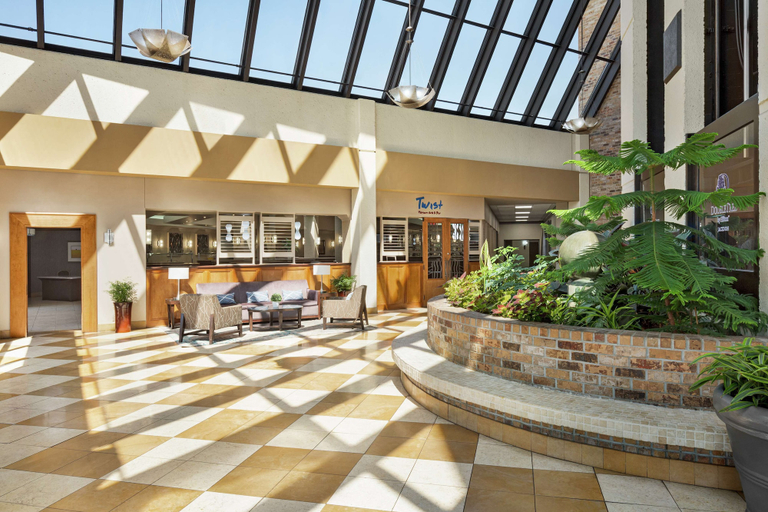 Exterior & Views 2, DoubleTree by Hilton Hotel Jackson, Madison