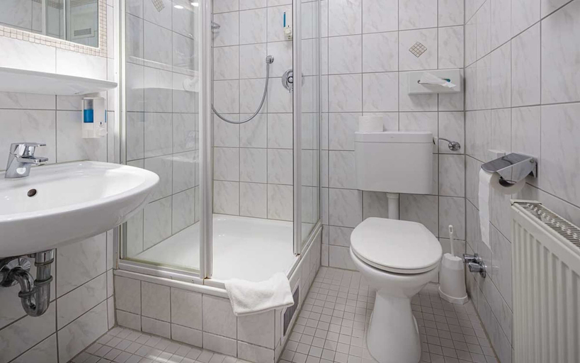 Bathroom 4, Hotel Gasthof Pockinger Hof, Passau