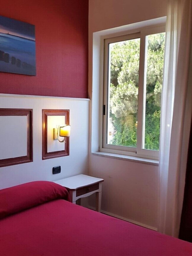 Bedroom 3, Hotel Mediterraneo, Napoli