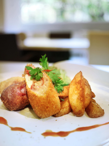 Food & Drinks 23
