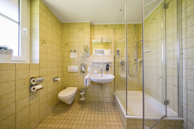 Bathroom 5, Hotel Schöneck Garni, Breisgau-Hochschwarzwald