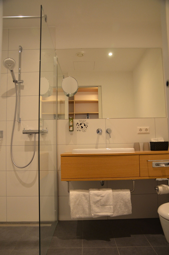 Bathroom 5, DEKRA Congresshotel Wart, Calw
