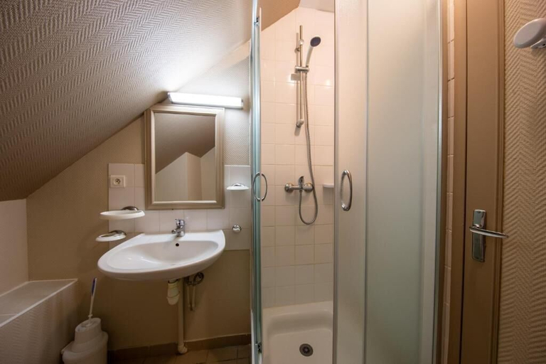 Bathroom 5, Auberge du Tranchoir, Loiret